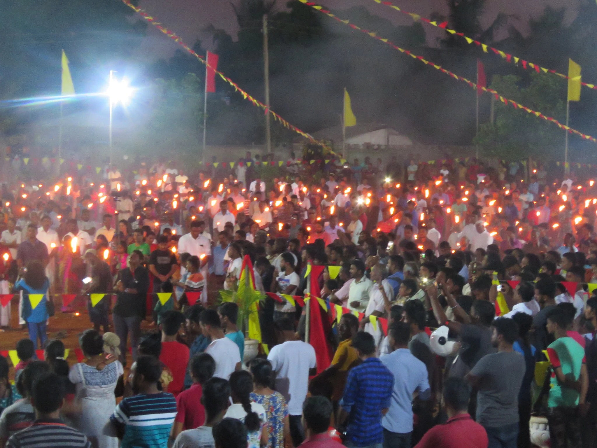 புயல், மழை மற்றும் வெள்ளத்தை மீறி உணர்வுபூர்வமாக அனுசரிக்கப்பட்ட மாவீரர் நாள்