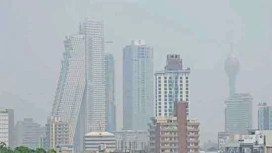 இலங்கையில் தொடர்ந்து நீடிக்கும் மோசமான வளிமண்டல நிலை: மக்கள் அவதானத்துடன் இருக்குமாறு எச்சரிக்கை