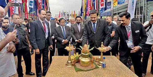 யாழ்ப்பாணத்தில் களைகட்டும் 16-வது சர்வதேச வர்த்தகக் கண்காட்சி: வடக்கின் பொருளாதார வாசல்கள் திறப்பு!