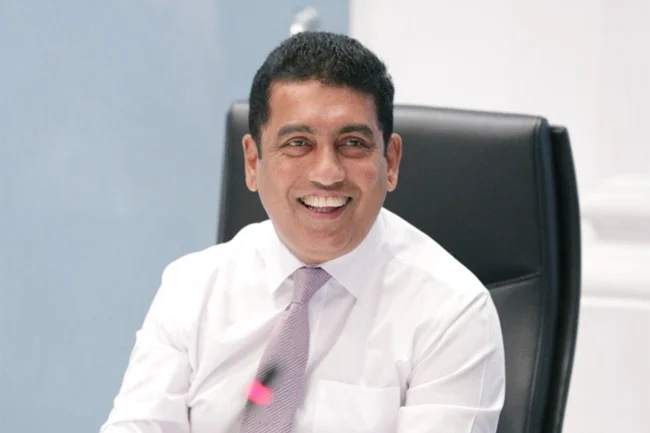 முன்னாள் அமைச்சர் ஜோன்ஸ்டன் பெர்னாண்டோ மற்றும் மகன் கைது – கொழும்பில் அரசியல் அதிர்வலை