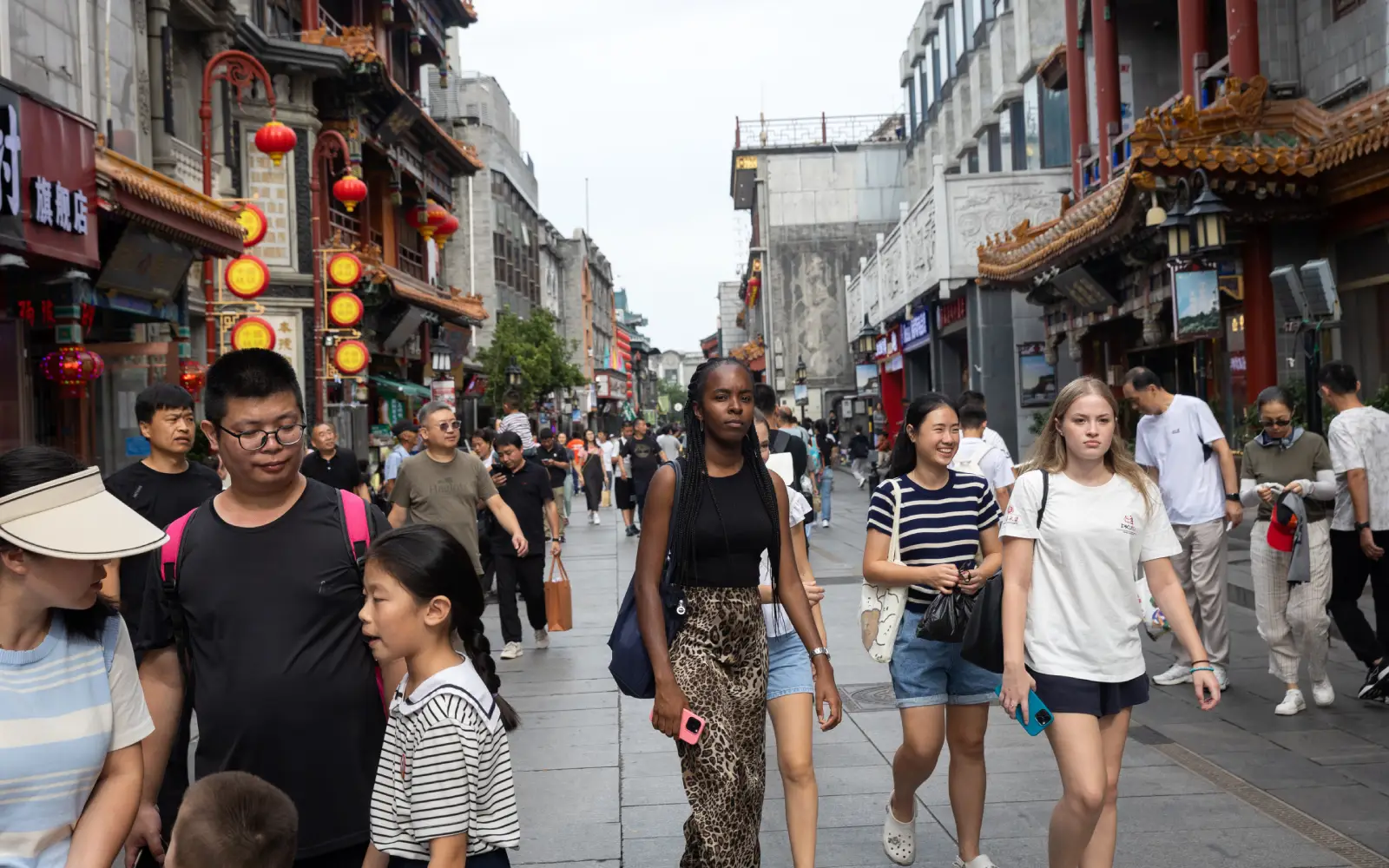 கனடா மற்றும் பிரித்தானியா பிரஜைகளிற்கு விசா இன்றி சீனா செல்ல அனுமதி: சீன வெளியுறவு அமைச்சகம் அதிரடி அறிவிப்பு