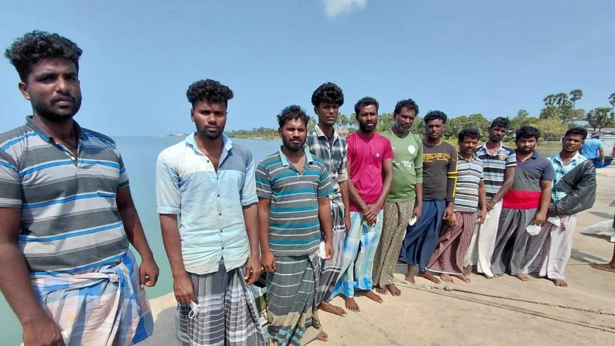 கச்சத்தீவு அருகே 22 தமிழக மீனவர்கள் சிறைபிடிப்பு: கொதிக்கும் தமிழகக் கடலோரக் கிராமங்கள்