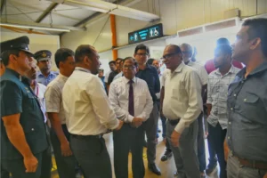 யாழ்ப்பாண சர்வதேச விமான நிலையத்தை நவீனமயப்படுத்த அரசு தீவிரம்: அமைச்சர் அநுர கருணாதிலக்க நேரடி கள ஆய்வு