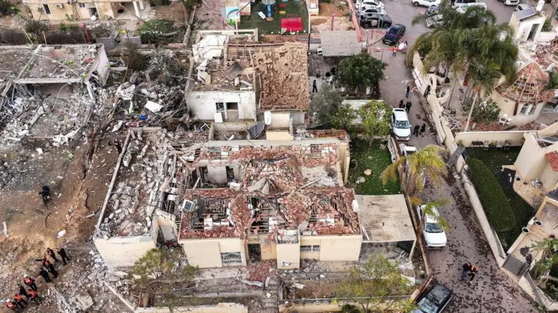 இஸ்ரேல் மீது ஈரான் கடும் ஏவுகணைத் தாக்குதல்: அணுசக்தி மையம் அருகே பேரழிவு – 100 பேர் காயம்!