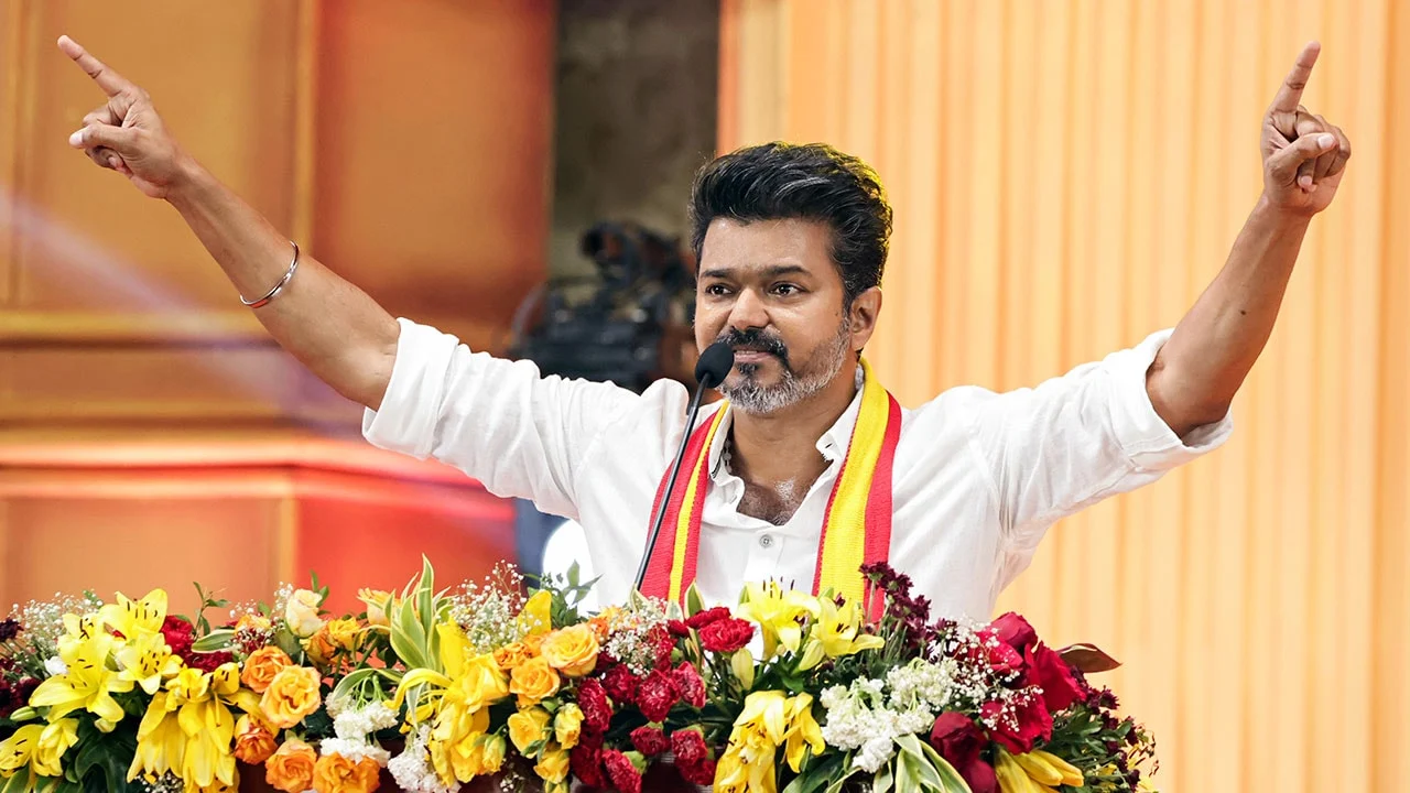 தமிழகத்தின் 18-வது முதல்வராக நடிகர் விஜய் இன்று பதவியேற்பு!