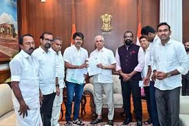 தமிழக அரசியலில் அதிரடி திருப்பம்: ஆட்சியமைப்பதில் நடிகர் விஜய்க்கு ஆளுநர் முட்டுக்கட்டை – நீடிக்கும் இழுபறி