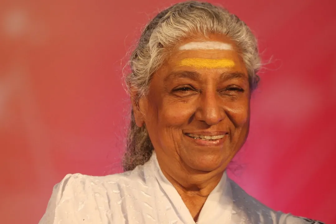 தென்னிந்தியாவின் ‘இசைக்குயில்’ எஸ். ஜானகி அம்மா காலமானார்: தமிழ் திரையுலகம் மற்றும் ரசிகர்கள் சோகம்