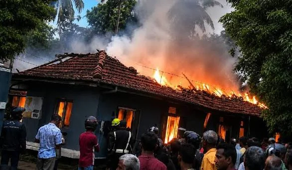 இலங்கையில் பதிவுசெய்யப்படாத முதியோர் இல்லத்தில் பயங்கர தீ விபத்து: 12 பேர் உயிரிழப்பு; நிர்வாக இயக்குநர் கைது